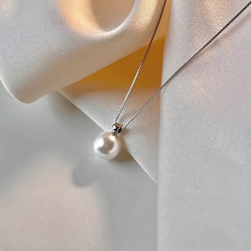 natural pearl necklace with quiet luxury style
